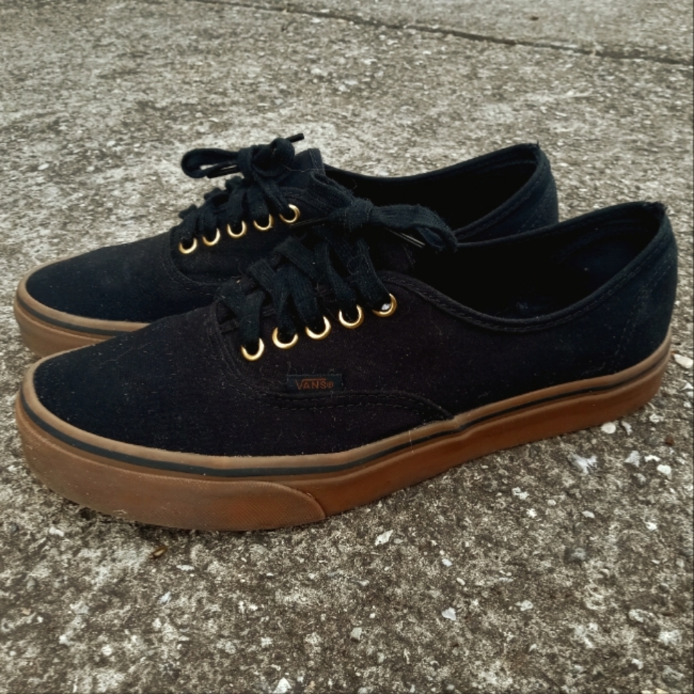 Vans Authentic: Black with gum sole